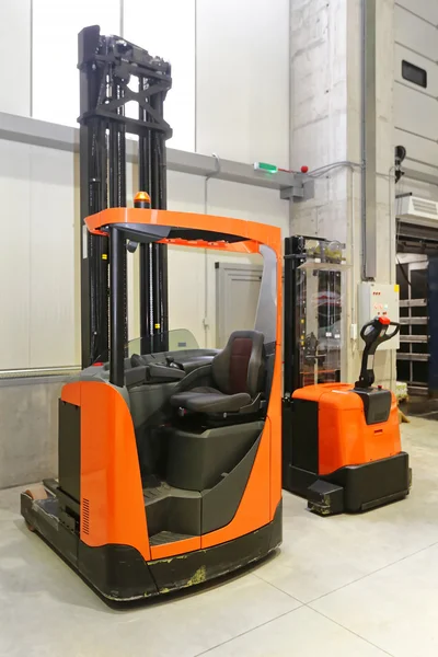 Forklift and Pallet Truck — Stock Photo, Image