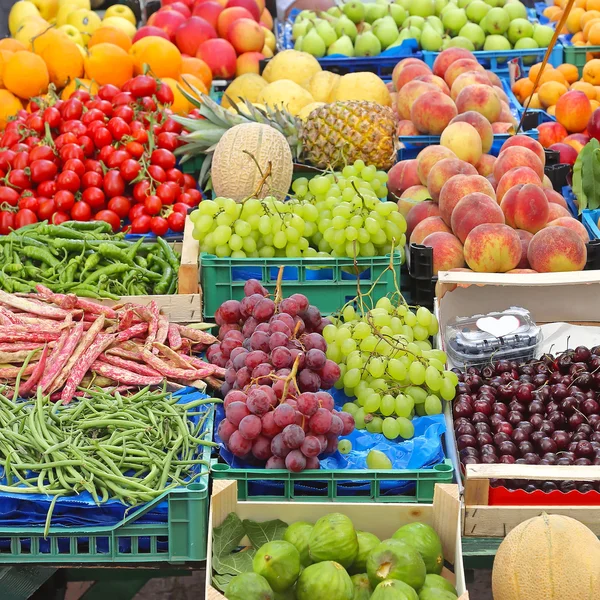 Frutos e produtos hortícolas — Fotografia de Stock