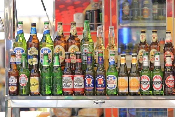 Öl i flaskor — Stockfoto