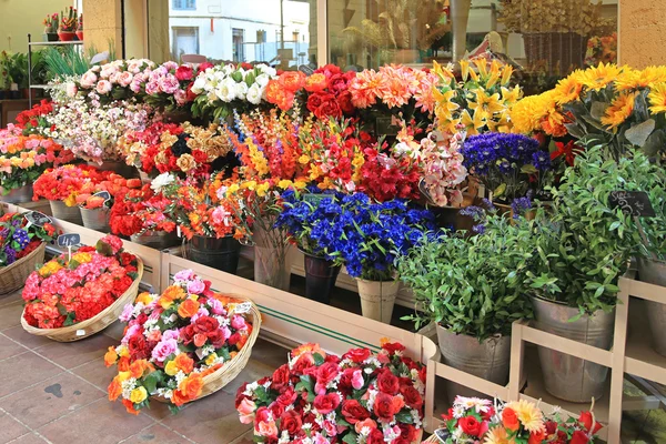 Buketler çiçek dükkanında — Stok fotoğraf