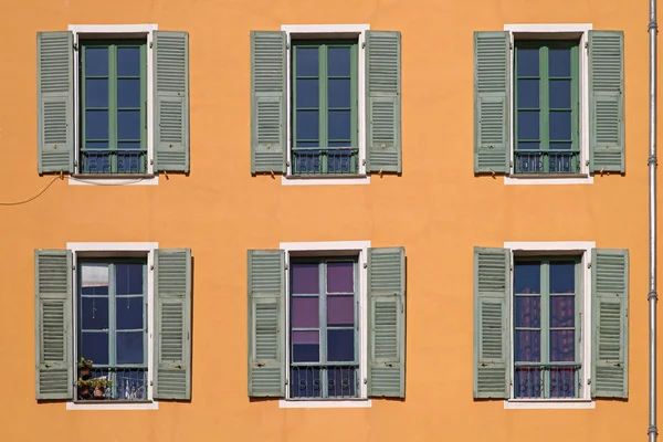 Klassieke Franse balkons — Stockfoto