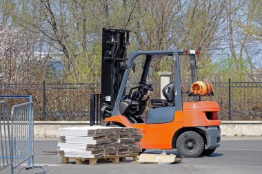 Forklift ve palet