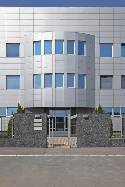 Edificio de oficinas de metal — Foto de Stock