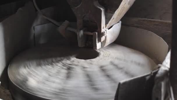 Millstone em Old Mill — Vídeo de Stock