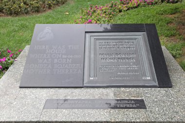 Anne Teresa Memorial plak