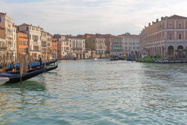 İtalya Venedik 'te Büyük Kanal Çiftçi Pazarı
