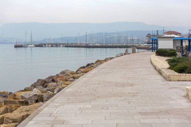 Adriyatik Denizi kıyısında, İtalya 'ya Kışın Yakın Trieste' de