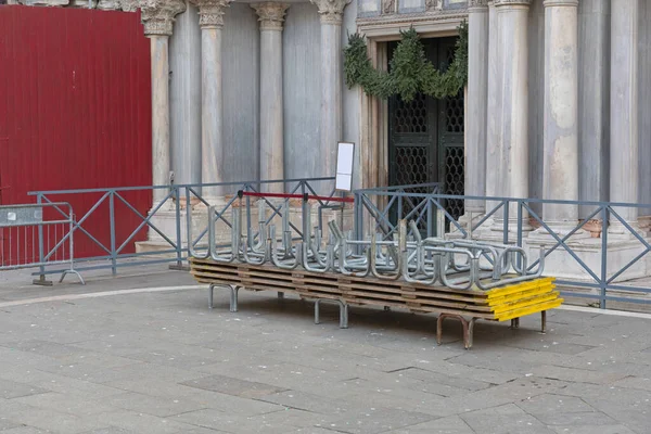 Ανεβασμένες Πλατφόρμες Walkway Έτοιμες Για Πλημμύρες Στη Βενετία — Φωτογραφία Αρχείου