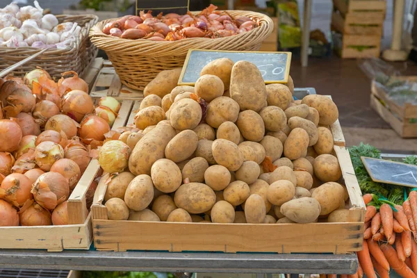 Fransa Çiftçi Pazarı Nda Sandıkta Patates — Stok fotoğraf