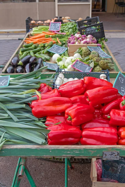 Pirospaprika Zöldségek Termelői Piaci Standon — Stock Fotó
