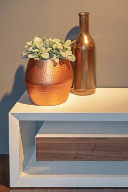 Bakır Tencere ve Şişe Ev Dekorasyonu