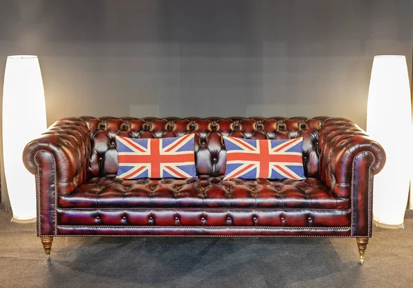 Brittiska Flaggkuddar Läder Chesterfield Soffa — Stockfoto