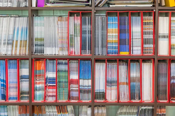 Tidskrifter Samling Bokhyllan Bibliotek Lagring — Stockfoto