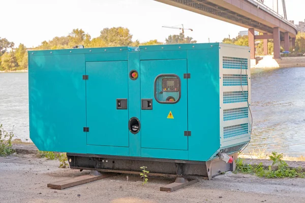 Big Diesel Power Stand Generator Sulla Costa Del Fiume — Foto Stock