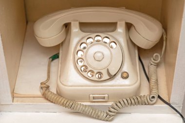 Çok Eski Beyaz Rotary Bakelite Telefon Sabit Hattı