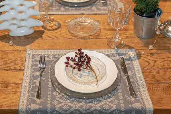 Asztalbeállítás Egy Karácsonyi Ünnepi Vacsorához — Stock Fotó
