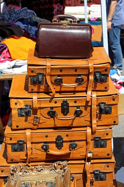 Dokterstas Lederen Koffers Bagage Vlooienmarkt — Stockfoto