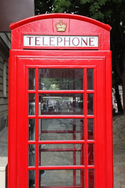 ウィーンの有名な英国のアイコンレッド電話ブースキャビン — ストック写真