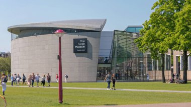Amsterdam, Hollanda - 15 Mayıs 2018: Amsterdam, Hollanda 'daki ünlü Van Gogh Müzesi Binası.