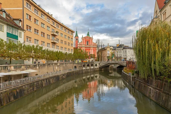 Ljubljana Slovénie Novembre 2019 Rivière Ljubljanica Centre Ville Nuageux Automne — Photo