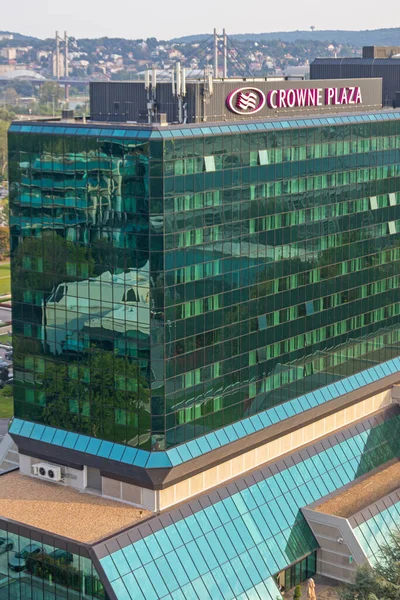 Belgrád Szerbia 2018 Augusztus Hotel Crowne Plaza Green Glass Building — Stock Fotó