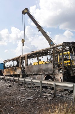 Yanan Koç Otobüs Otobanı Kurtarma Yardımı