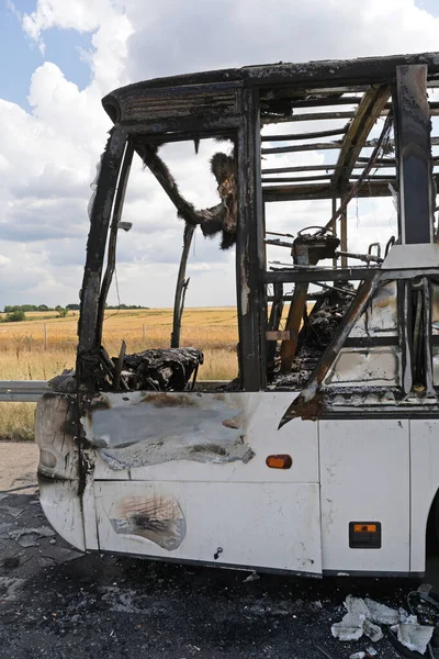 Verbrand Busvoertuig Bij Verkeersongeval — Stockfoto