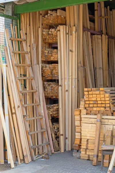 Wood Planks Penyimpanan Material Konstruksi Gudang Kayu — Stok Foto
