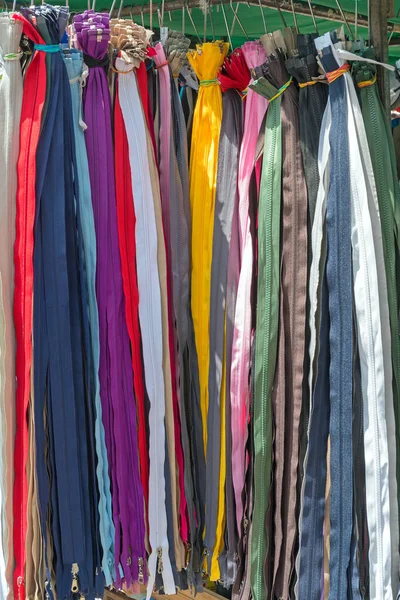 Многоцветная Новая Гибкая Лента Молния — стоковое фото