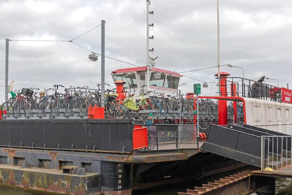 Amsterdam Holandia Maja 2018 Parking Dla Rowerów Pływającej Barce Głównym — Zdjęcie stockowe