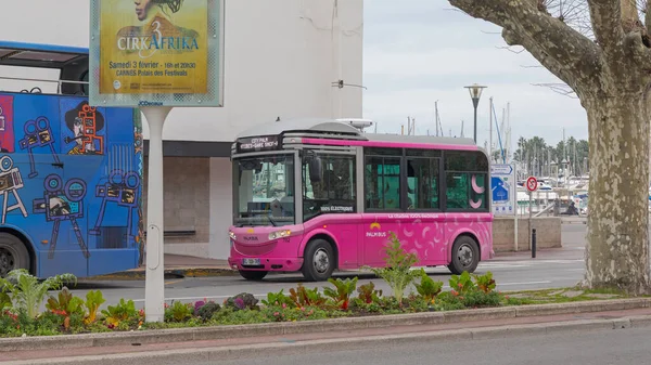 Канны Франция Января 2018 Года Pink Electric Mini Bus Public — стоковое фото