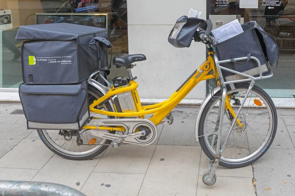 Nice France January 2018 Postman Electric Cargo Bicycle Parked Street — Stock Photo, Image