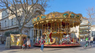 Avignon, Fransa - 30 Ocak 2016: Retro Carousel Merry Go Round Avignon, Fransa.