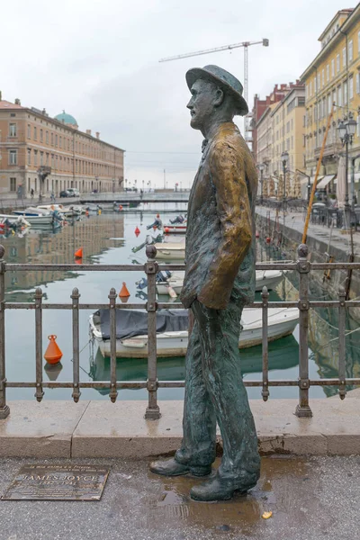 Terst Itálie Ledna 2017 Bronzová Socha Jamese Joyce Mostě Terstu — Stock fotografie