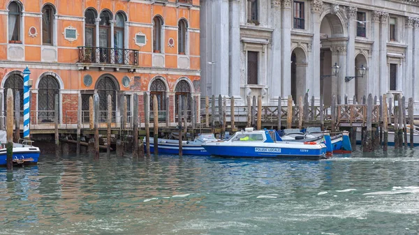 Venetië Italië Januari 2017 Lokaal Politievaartuig Aan Het Canal Grande — Stockfoto