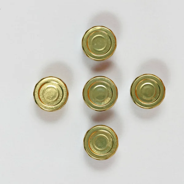 Cinco Frascos Pequenos Com Tampas Douradas — Fotografia de Stock