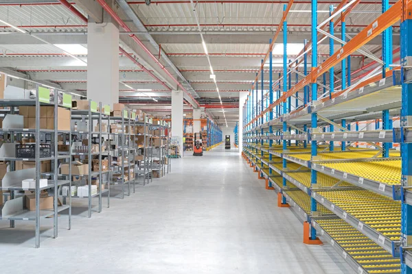 Gravity Flow Rack Shelving Distribution Warehouse — Stock Photo, Image