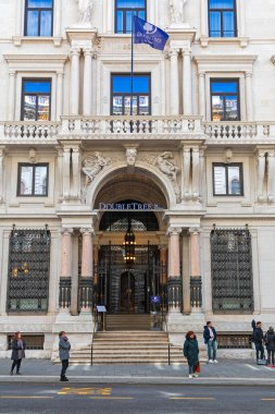 Trieste, İtalya - 7 Mart 2020: Trieste, İtalya 'da Hilton tarafından Hotel Double Tree' ye Giriş.