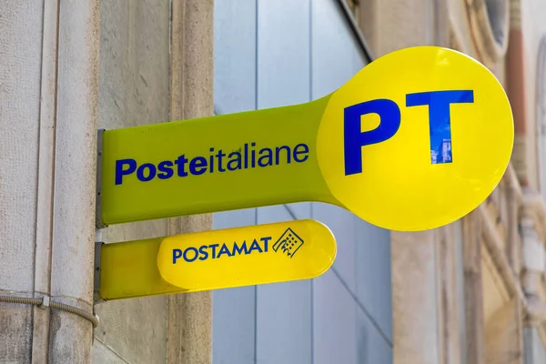 Триест Италия Марта 2020 Года Итальянская Почта Желтым Знаком Почте — стоковое фото