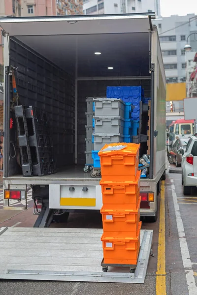 Κουτιά Που Στοιβάζονται Καλάθι Στο Φορτηγό Ramp Παράδοση Ναυτιλία — Φωτογραφία Αρχείου