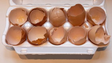 Kırık Yumurta Kabuğu Kutusunda Kırılmış Yumurta Paketi