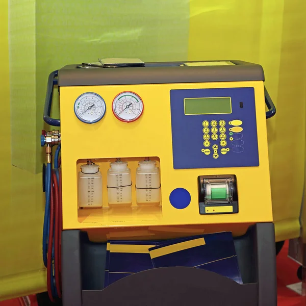 Servis Garajında Dondurucu Kurtarma Makinası Araçları — Stok fotoğraf