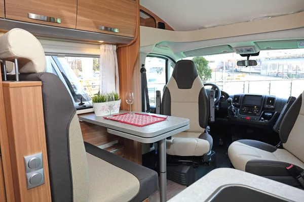 Camping Car Cabine Intérieure Avec Quatre Places Assises — Photo