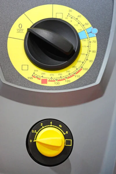 Моечная Машина Высокого Давления Контролирует Очистное Оборудование — стоковое фото