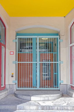 Kapı Binası 'ndaki parmaklıklar Giriş Güvenliği