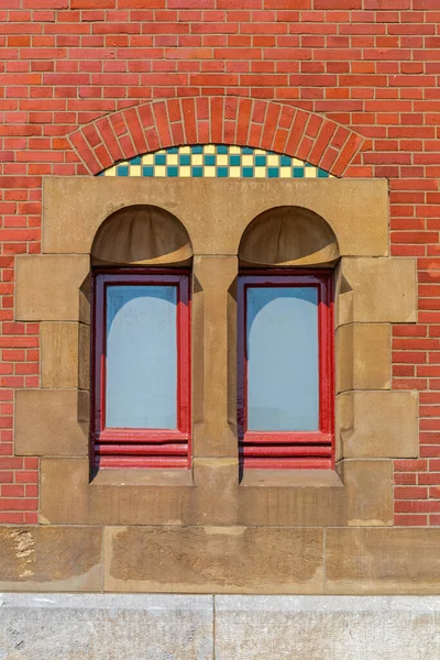 Twee Ramen Bij Red Brick Building Amsterdam — Stockfoto