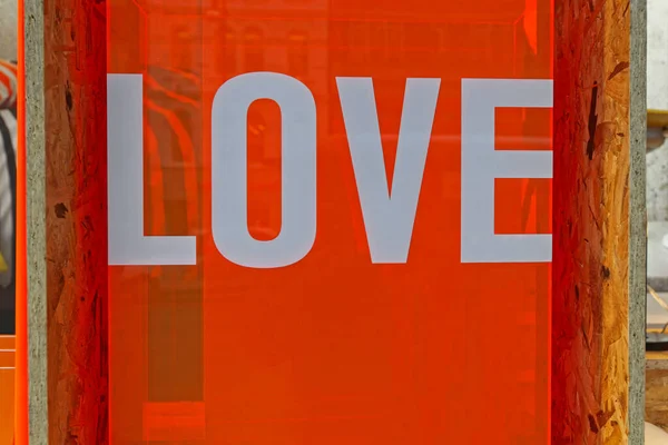 Grandes Lettres Amour Chez Fluorescent Orange Plastic — Photo