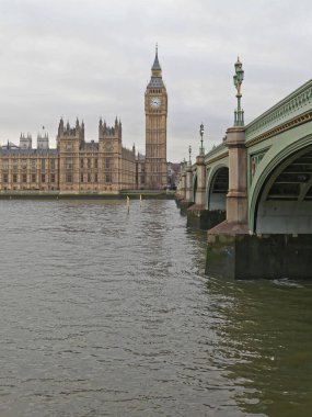 Big Ben Saat Kulesi ve Londra 'da Westminster Köprüsü
