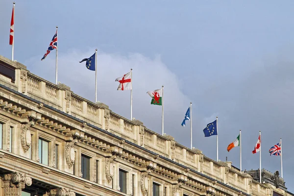 Vlaggen Van Wereld Het Gebouw Londen — Stockfoto