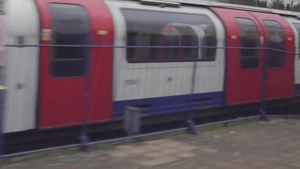 Londyn Wielka Brytania Stycznia 2013 Ground Metro Moving Train Railway — Wideo stockowe